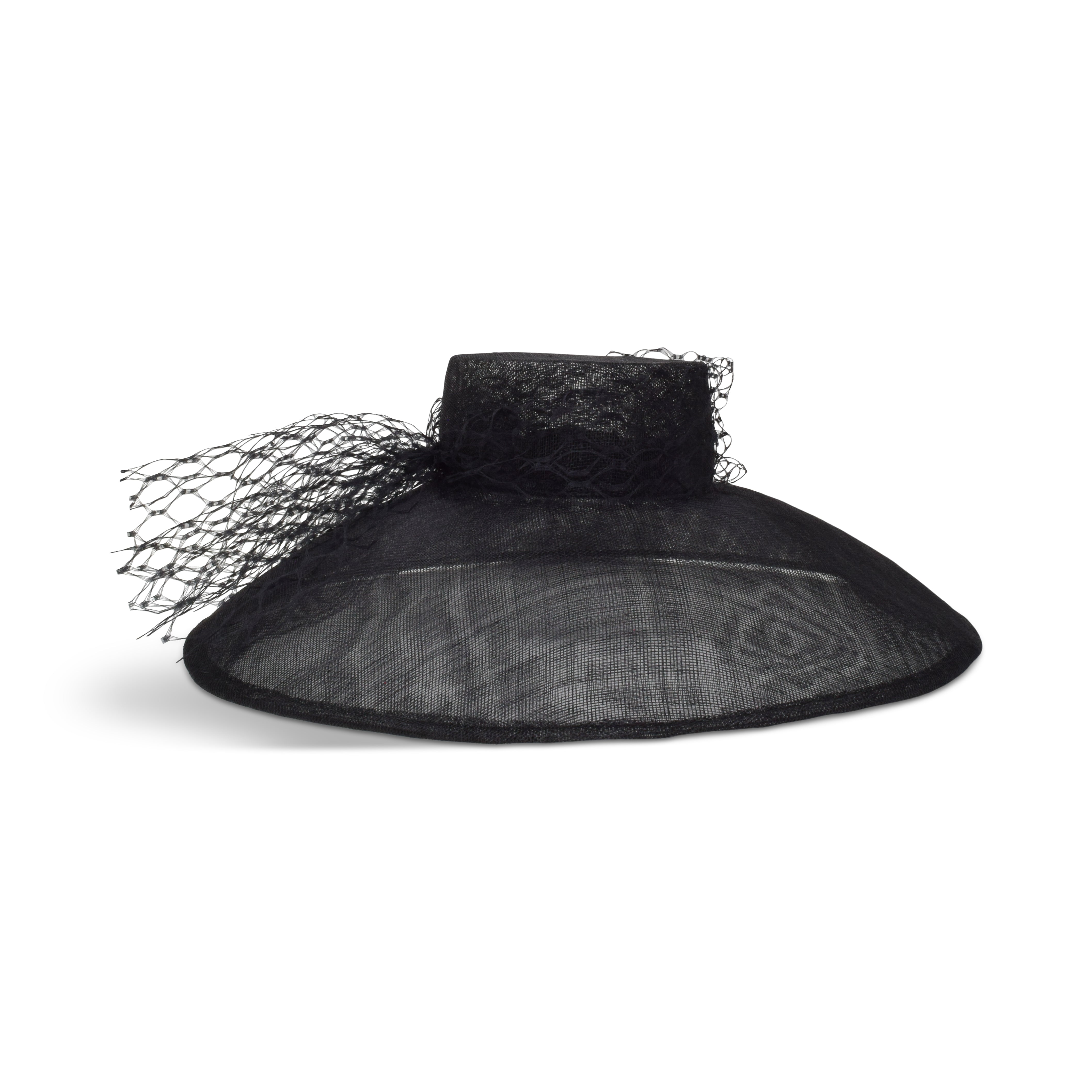 【未使用近】定価19,250円 BOXED HAT 7cm brimgrosgr Elegant Occasion Black Hat Alix Earle | The Joanne Gigi Burris
