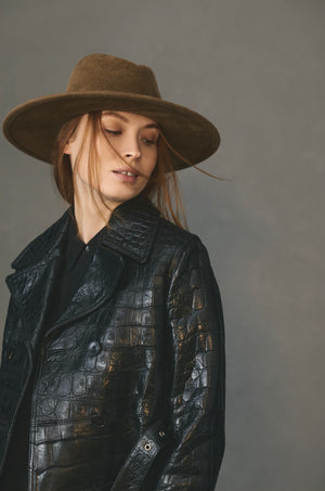 Jeanne | Pecan With Black