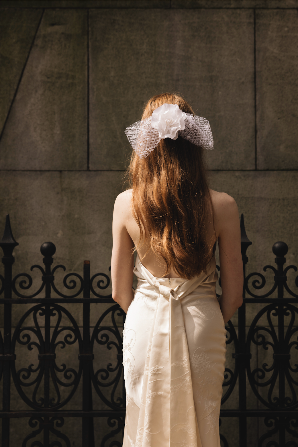 Wide brim white bridal hat – GIGI BURRIS display picture 1